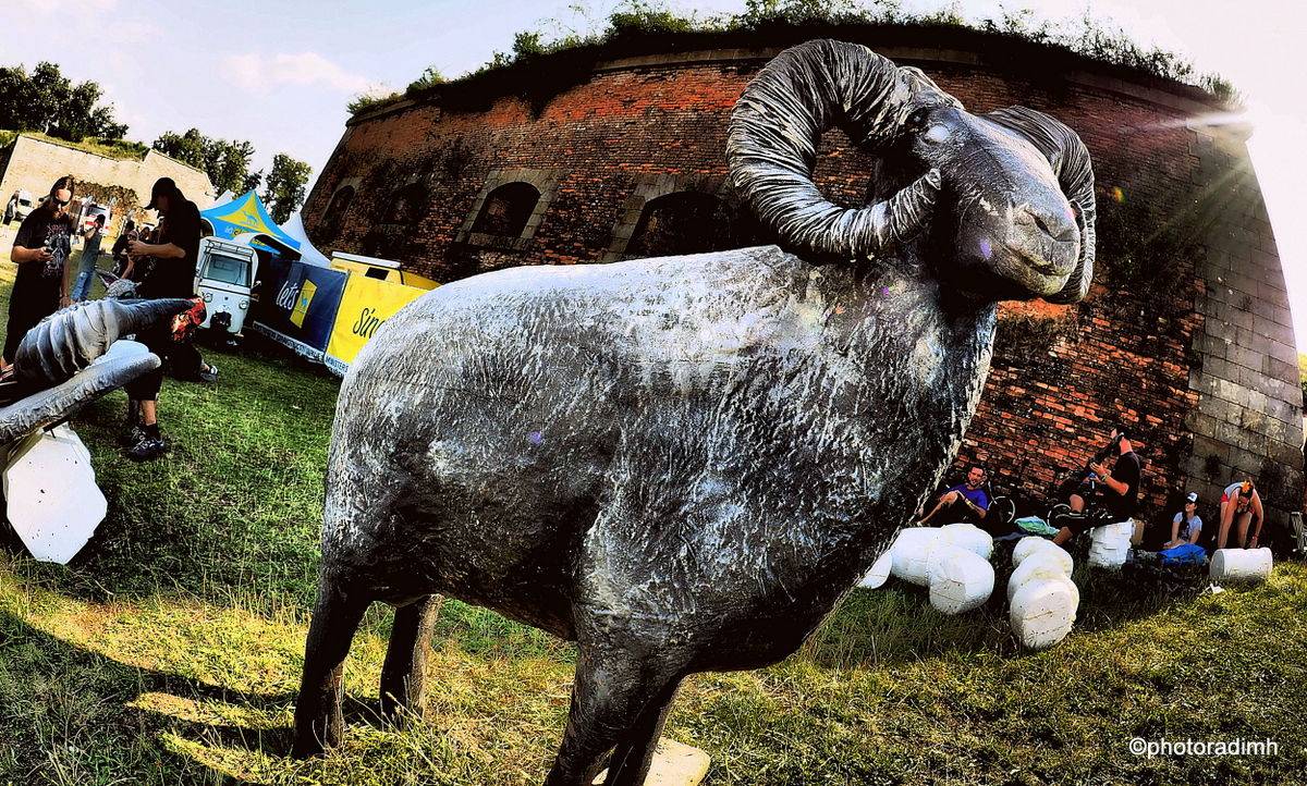 Brutal Assault nahradil festival Josefoff. Fanoušci si užili prohlídku města i metalovou show