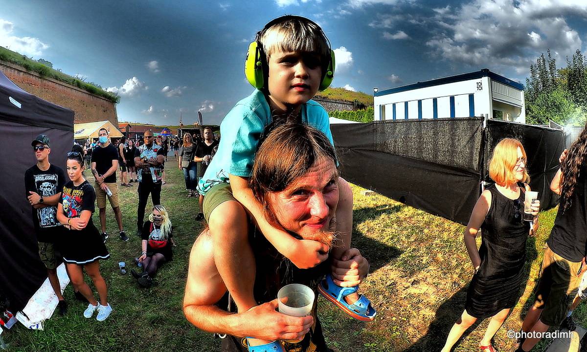 Brutal Assault nahradil festival Josefoff. Fanoušci si užili prohlídku města i metalovou show