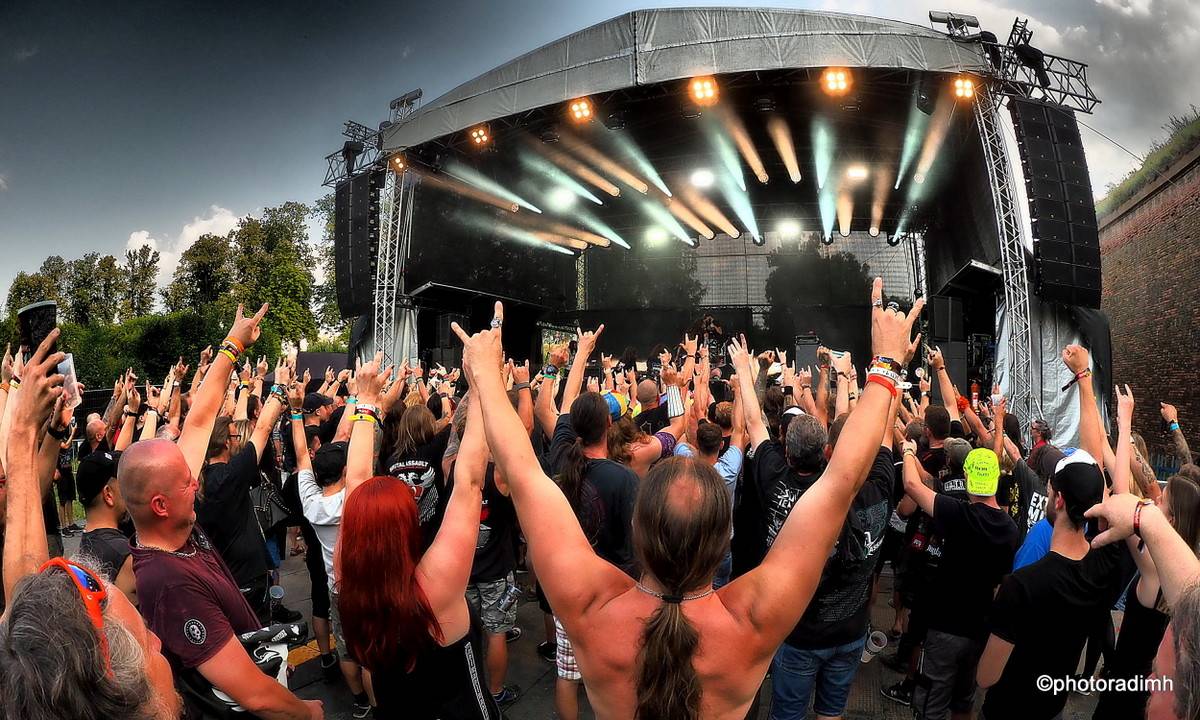Brutal Assault nahradil festival Josefoff. Fanoušci si užili prohlídku města i metalovou show
