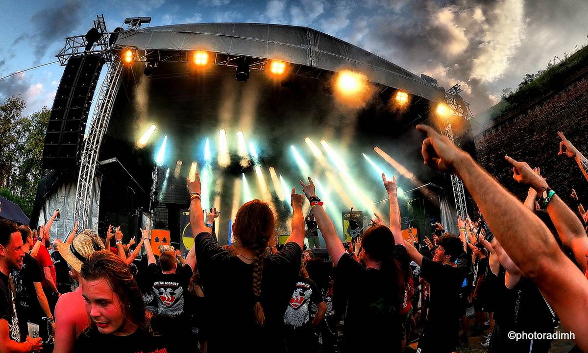 Brutal Assault nahradil festival Josefoff. Fanoušci si užili prohlídku města i metalovou show