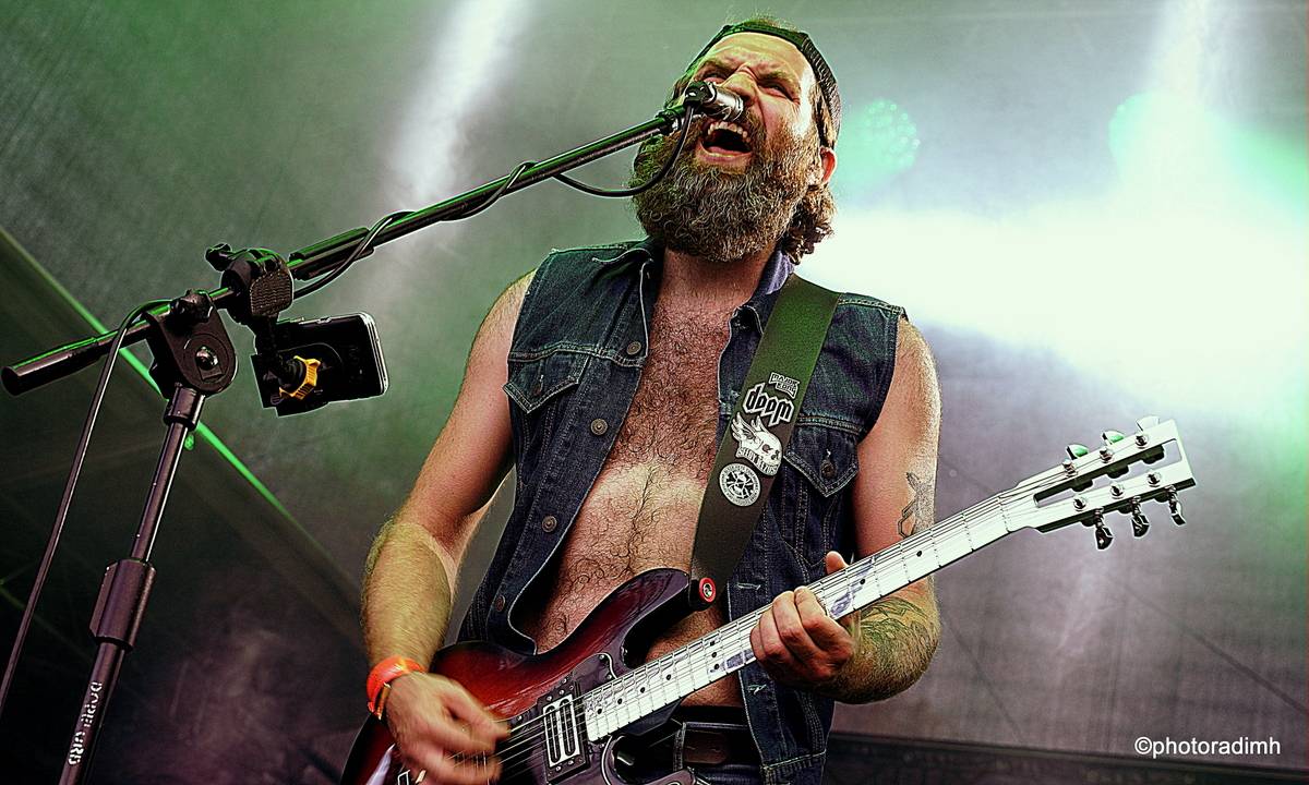 Josefoff zpíval pro Jiřinu Bohdalovou. Festivalovou sobotu ovládli Hentai Corporation