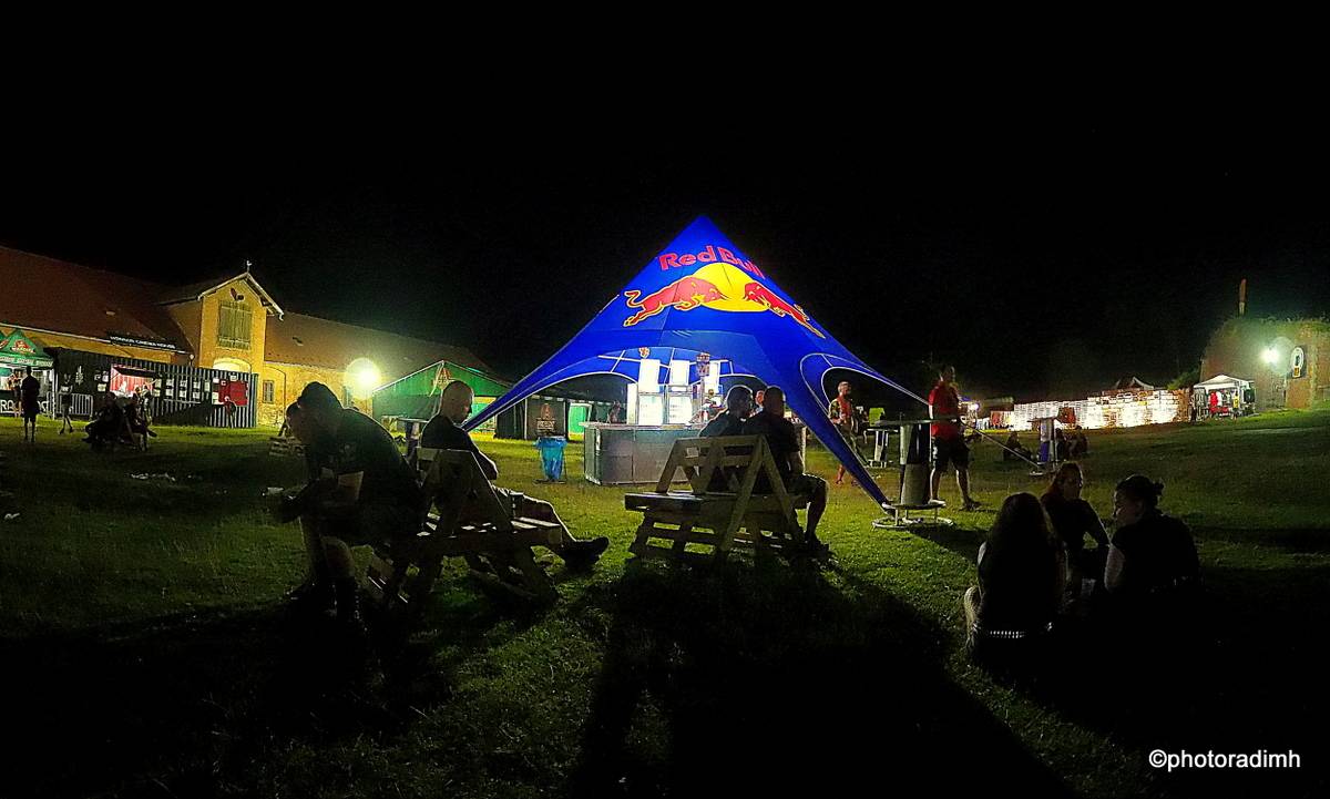 Josefoff zpíval pro Jiřinu Bohdalovou. Festivalovou sobotu ovládli Hentai Corporation