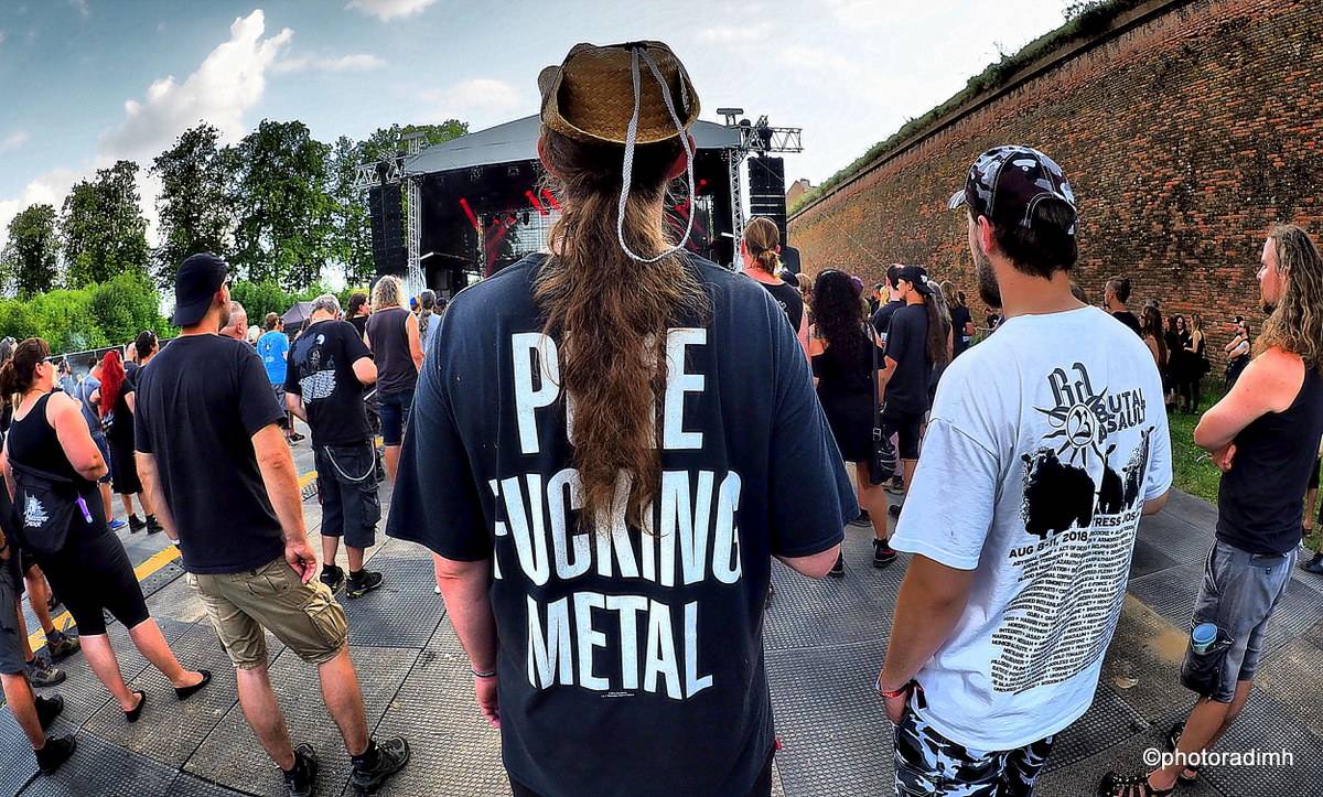 Josefoff zpíval pro Jiřinu Bohdalovou. Festivalovou sobotu ovládli Hentai Corporation