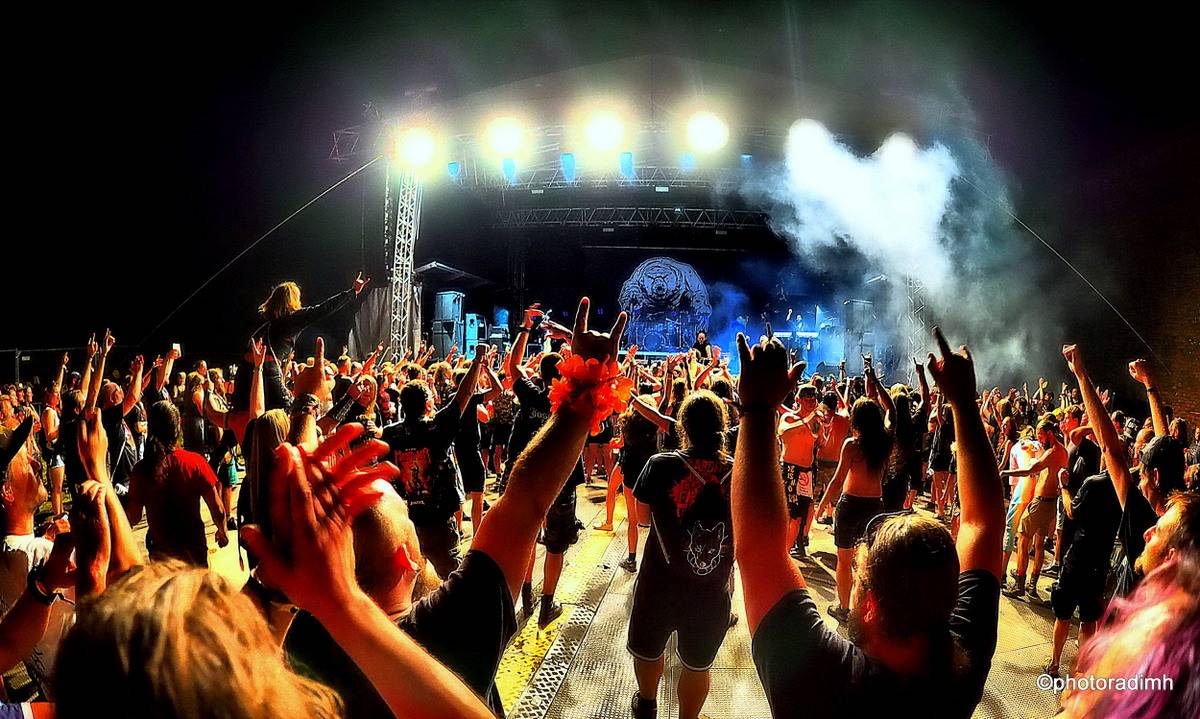 Josefoff zpíval pro Jiřinu Bohdalovou. Festivalovou sobotu ovládli Hentai Corporation