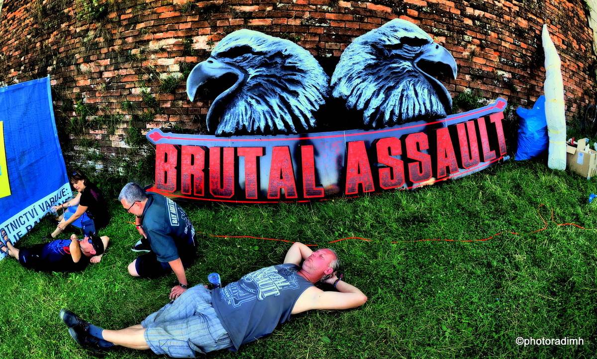 Josefoff zpíval pro Jiřinu Bohdalovou. Festivalovou sobotu ovládli Hentai Corporation