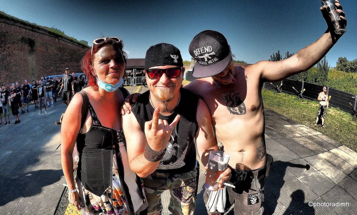 Josefoff zpíval pro Jiřinu Bohdalovou. Festivalovou sobotu ovládli Hentai Corporation