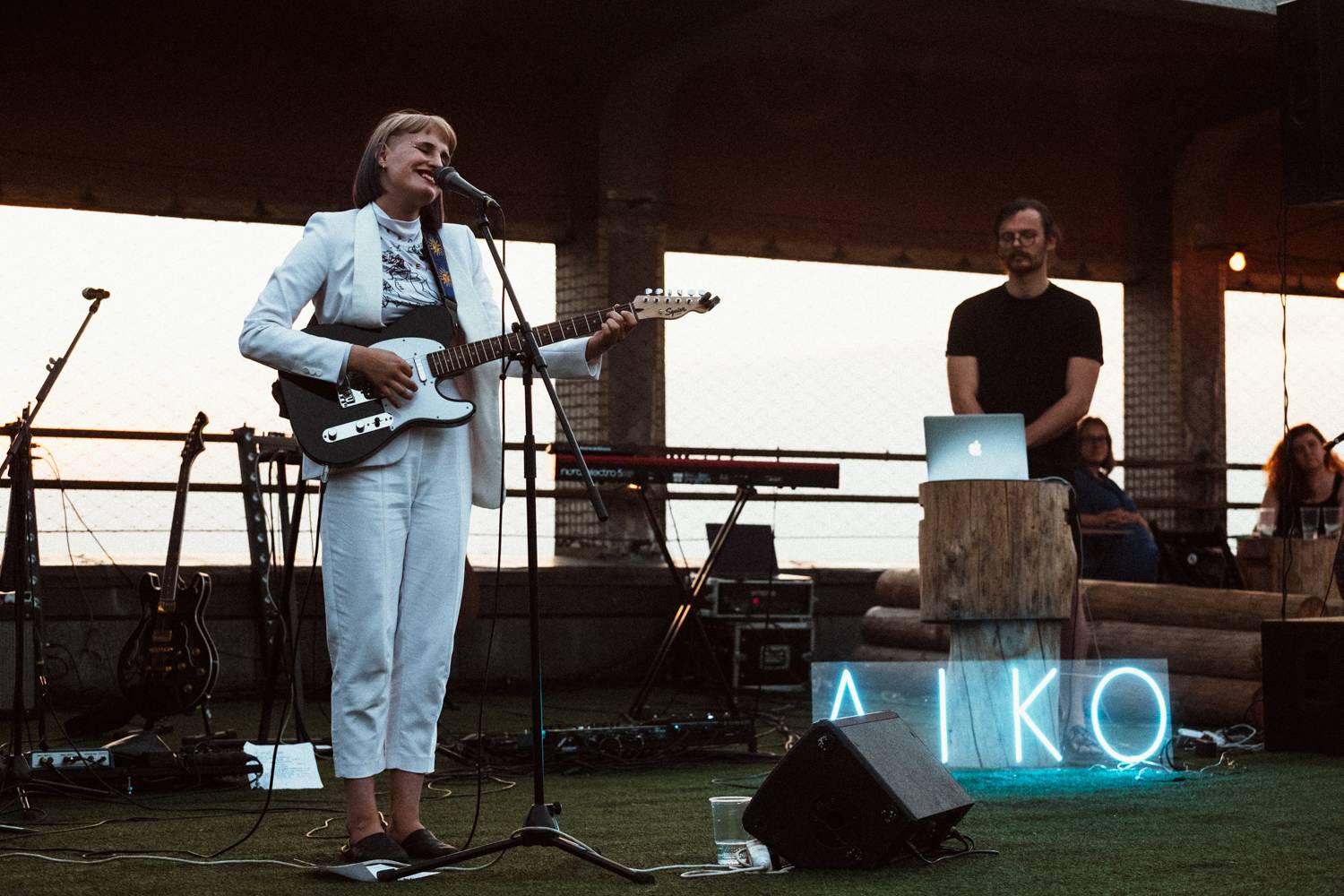 Střecha Radost ožila hudbou. Aiko hrála při západu Slunce, Teepee dvakrát přidávali