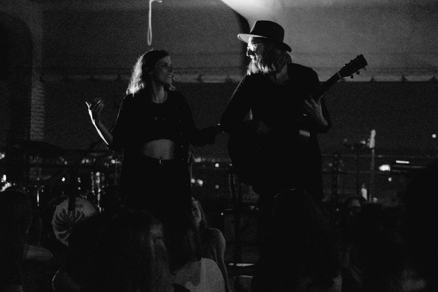 Střecha Radost ožila hudbou. Aiko hrála při západu Slunce, Teepee dvakrát přidávali