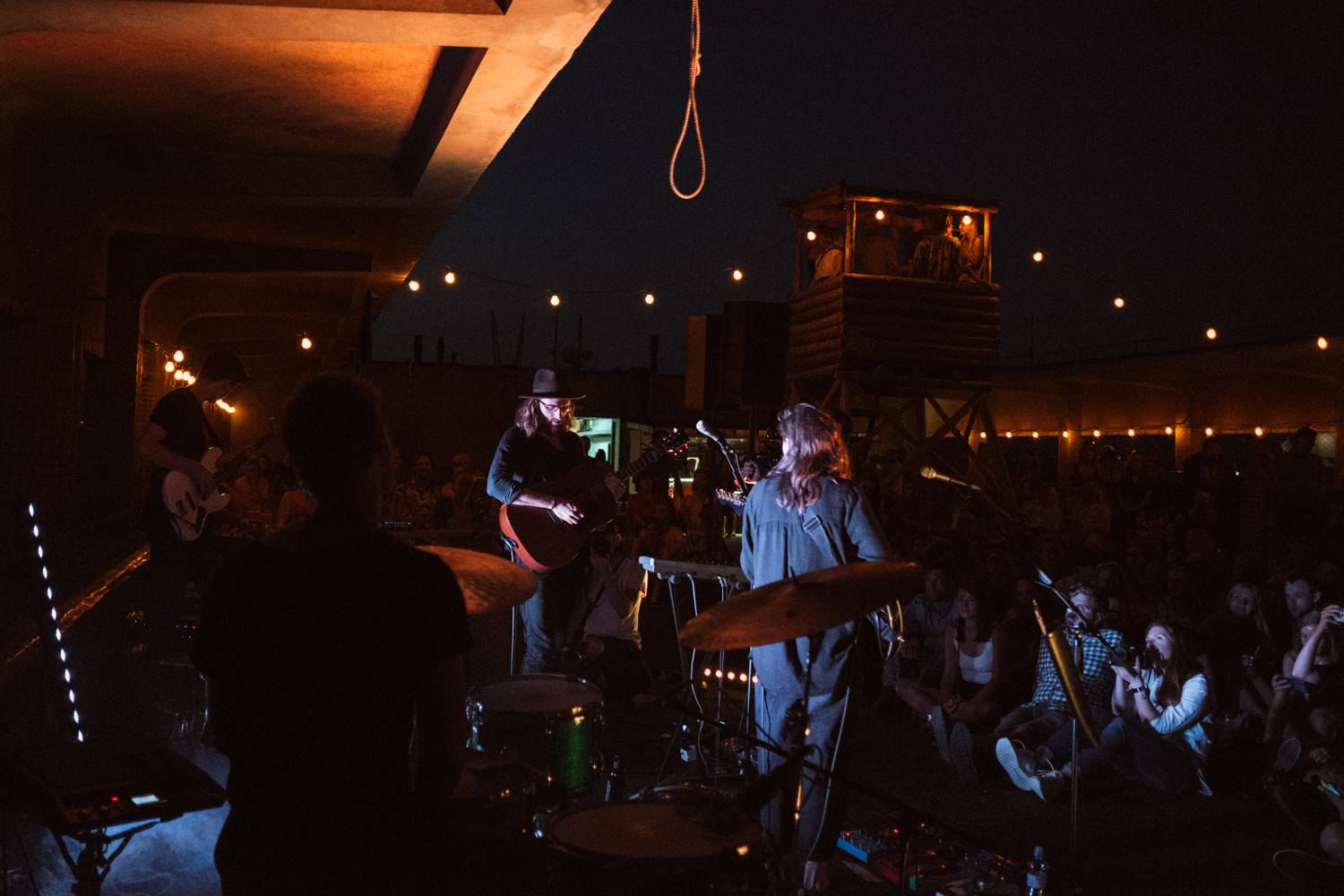 Střecha Radost ožila hudbou. Aiko hrála při západu Slunce, Teepee dvakrát přidávali