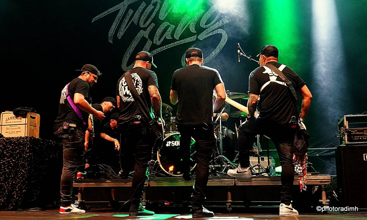 Marpo & TroubleGang zahráli v Jihlavě. Marcus Tran oslavil na pódiu narozeniny