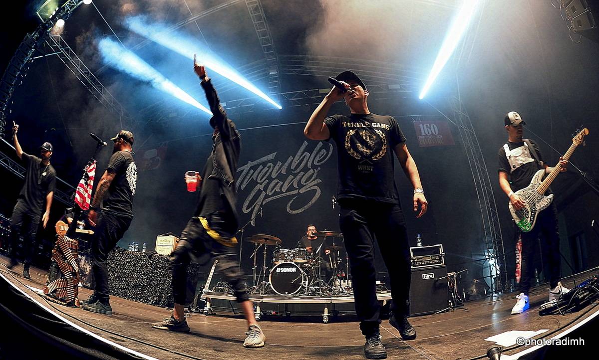 Marpo & TroubleGang zahráli v Jihlavě. Marcus Tran oslavil na pódiu narozeniny