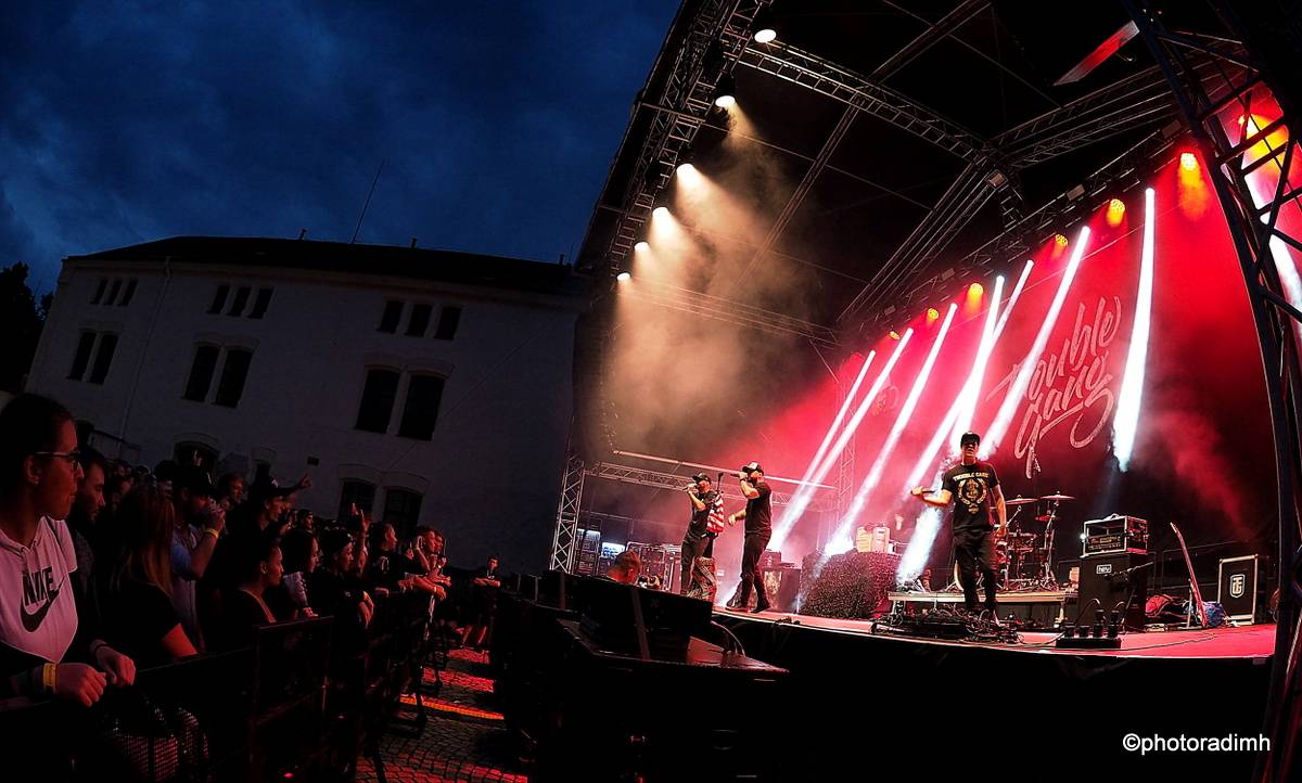 Marpo & TroubleGang zahráli v Jihlavě. Marcus Tran oslavil na pódiu narozeniny