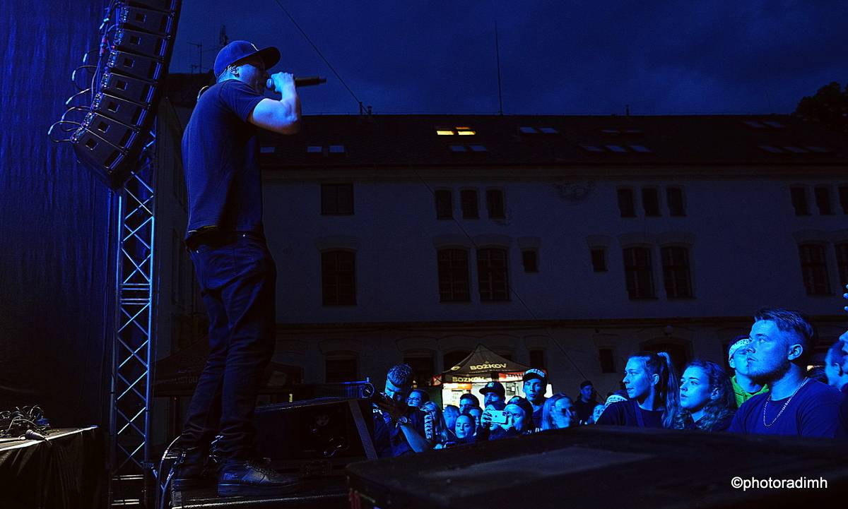 Marpo & TroubleGang zahráli v Jihlavě. Marcus Tran oslavil na pódiu narozeniny