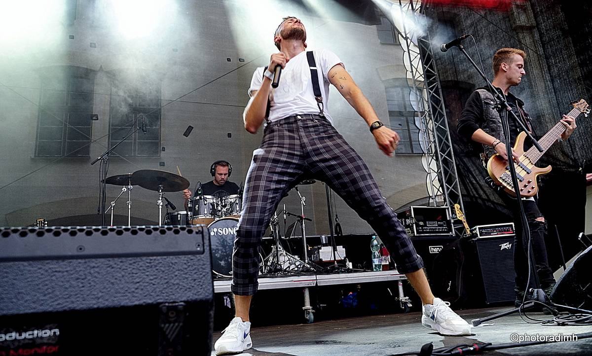 Marpo & TroubleGang zahráli v Jihlavě. Marcus Tran oslavil na pódiu narozeniny