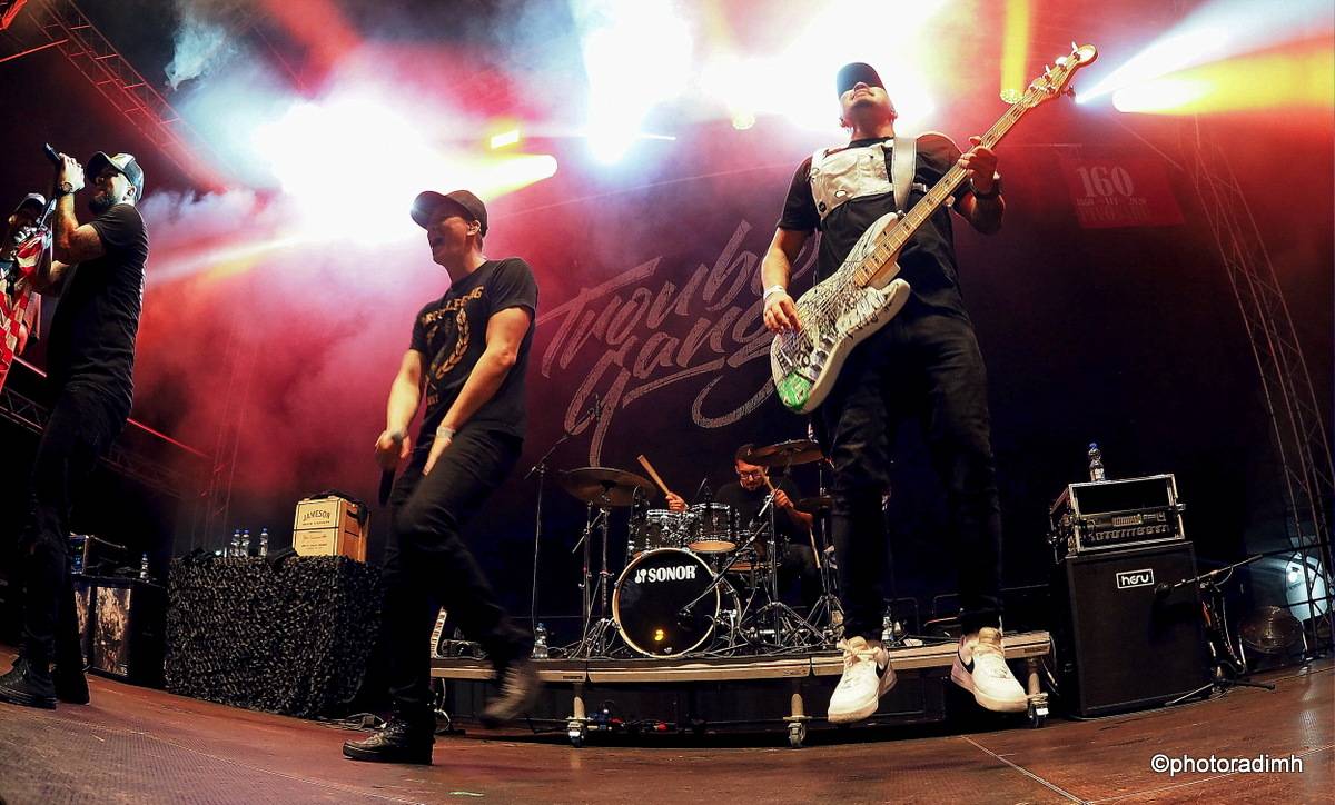 Marpo & TroubleGang zahráli v Jihlavě. Marcus Tran oslavil na pódiu narozeniny