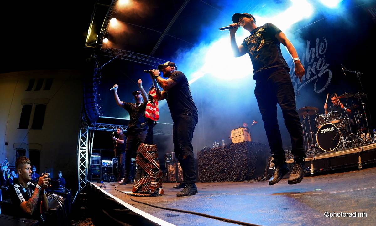 Marpo & TroubleGang zahráli v Jihlavě. Marcus Tran oslavil na pódiu narozeniny