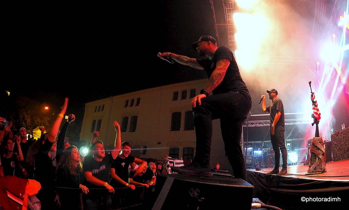 Marpo & TroubleGang zahráli v Jihlavě. Marcus Tran oslavil na pódiu narozeniny