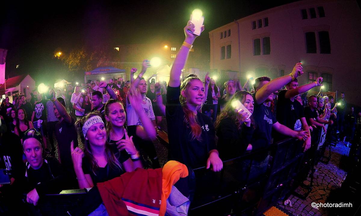 Marpo & TroubleGang zahráli v Jihlavě. Marcus Tran oslavil na pódiu narozeniny