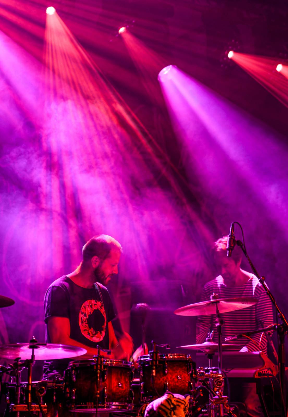 Tomáš Klus zpíval pod Žižkovskou věží. Filozofoval, vyzýval k tanci a improvizoval