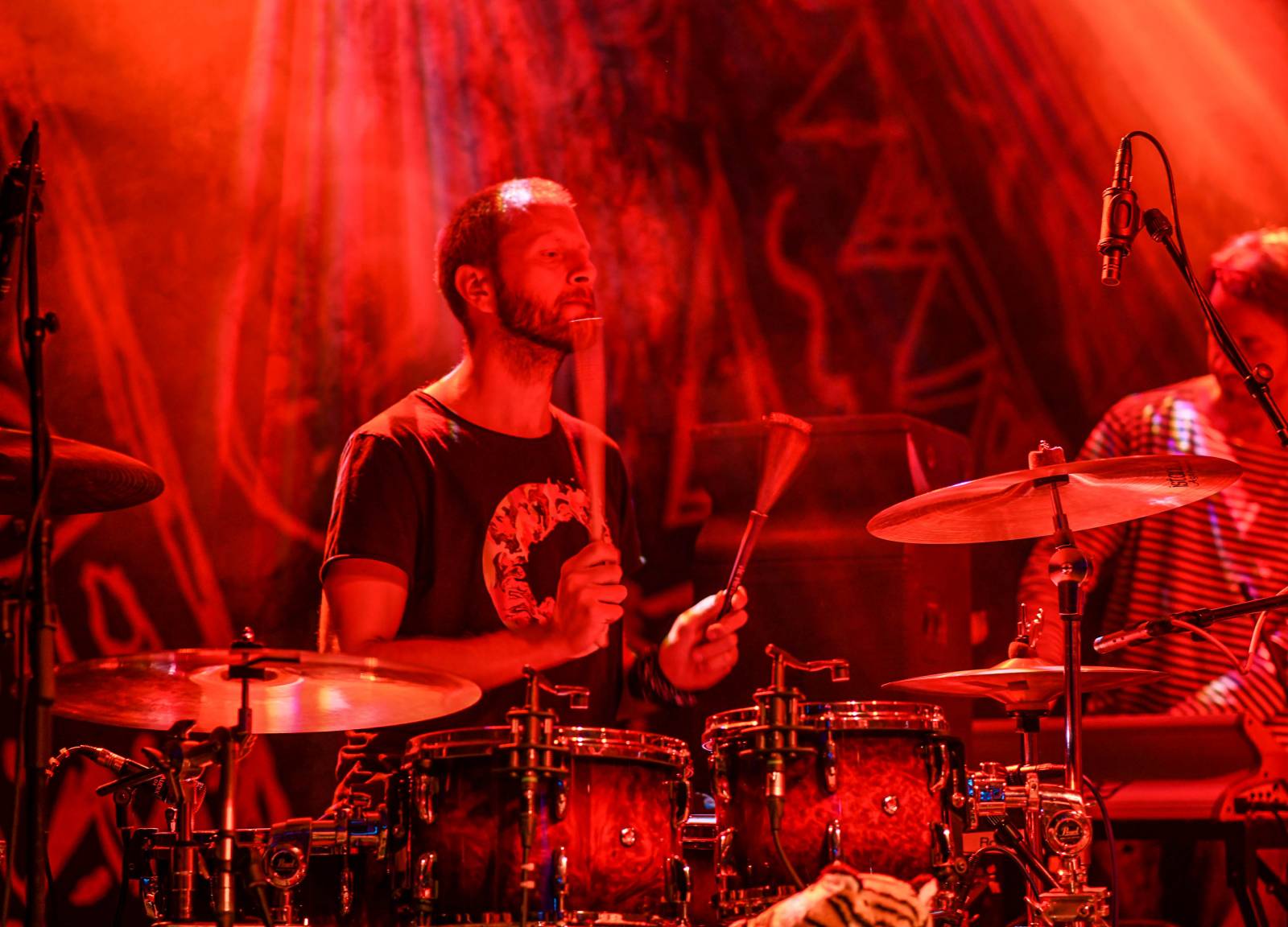 Tomáš Klus zpíval pod Žižkovskou věží. Filozofoval, vyzýval k tanci a improvizoval