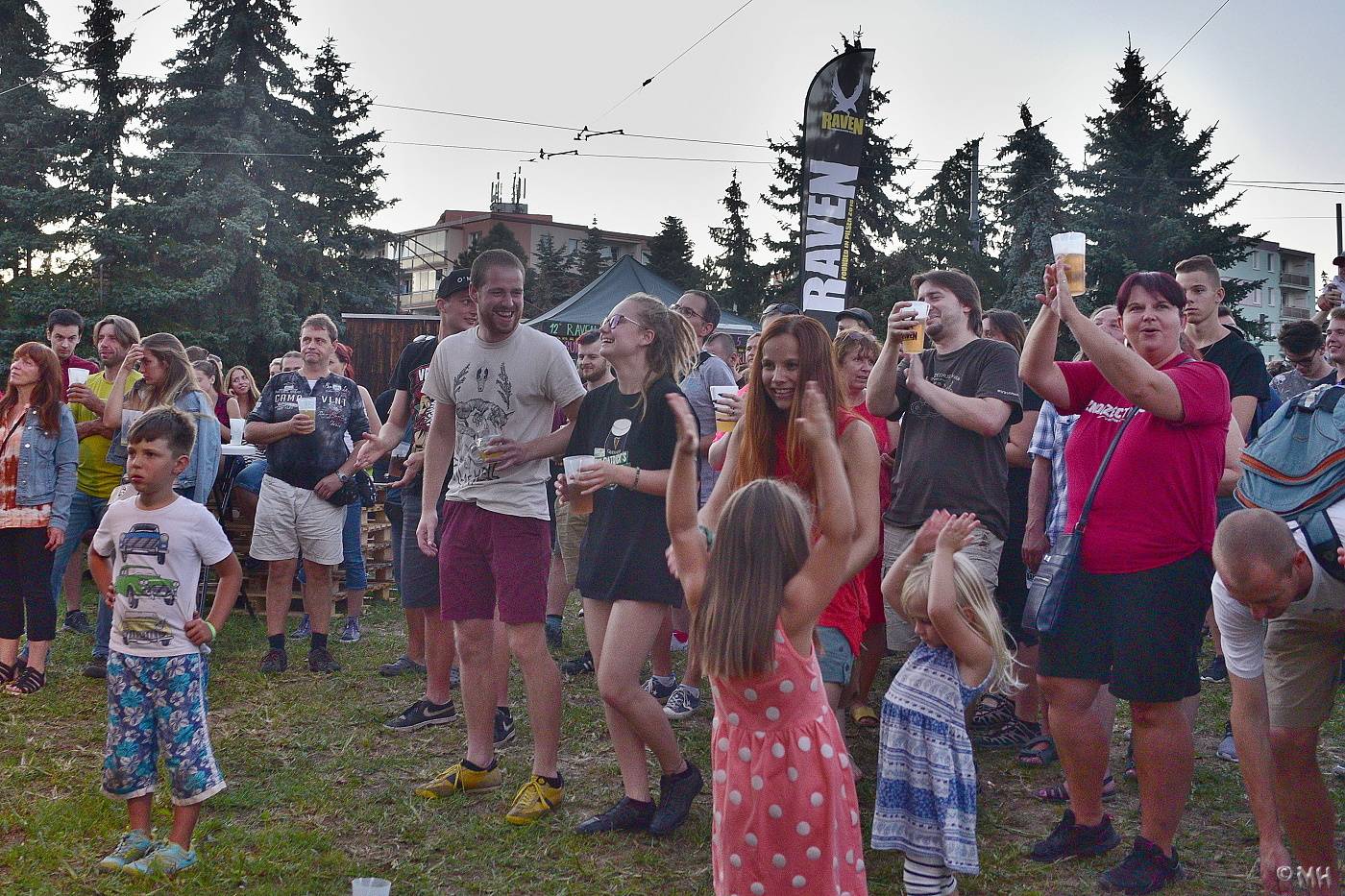 Začal plzeňský Raven Fest. Ve čtvrtek zahráli Poitín a Znouzectnost