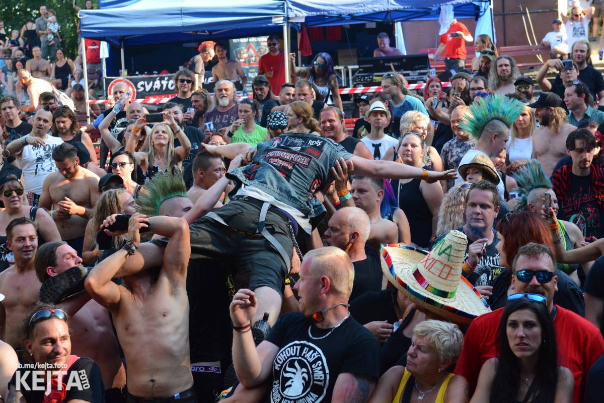 Punková sauna s kapkou reggae. Jak to vypadalo na Valníku?