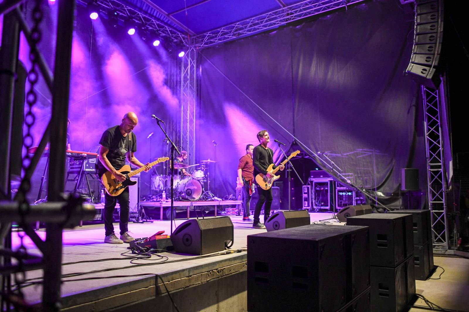 My máme rádi víno, hřmělo mikulovským amfiteátrem. Chinaski jedou napříč republikou