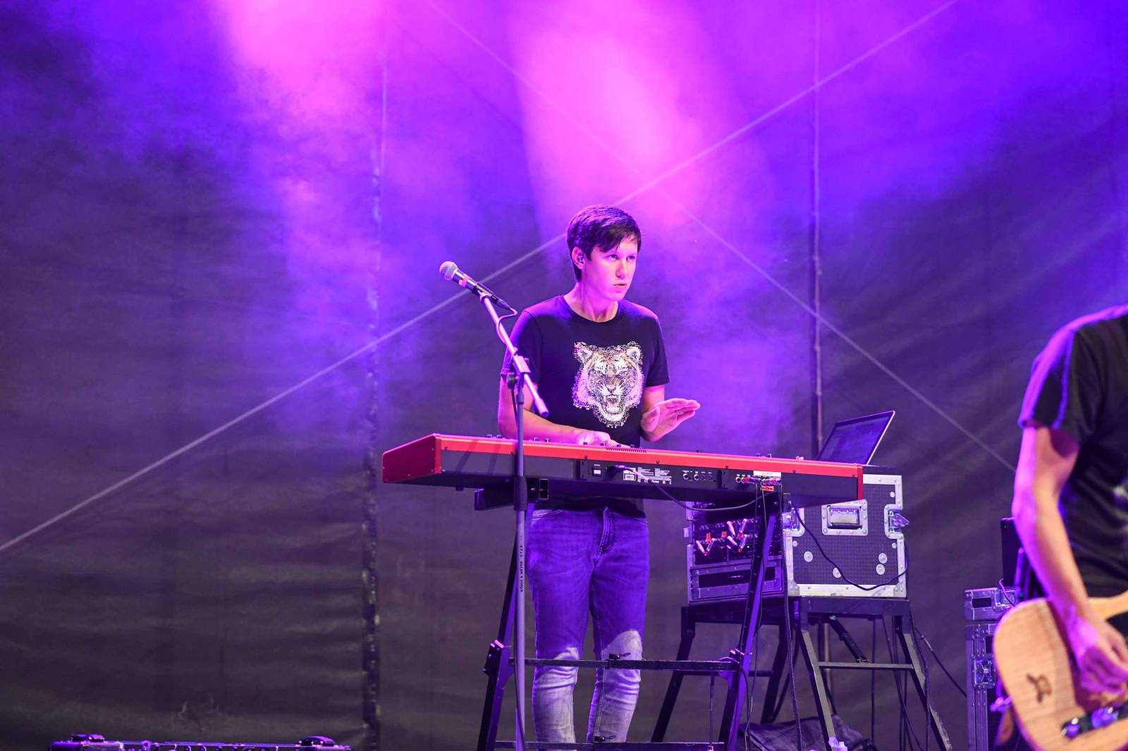 My máme rádi víno, hřmělo mikulovským amfiteátrem. Chinaski jedou napříč republikou