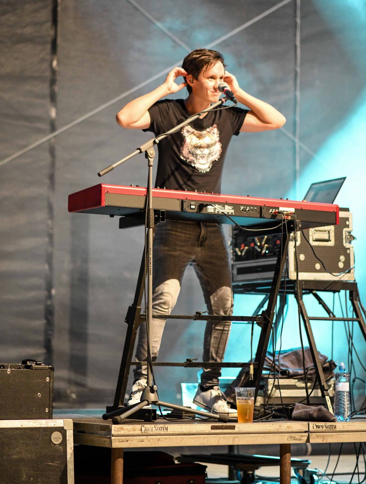 My máme rádi víno, hřmělo mikulovským amfiteátrem. Chinaski jedou napříč republikou