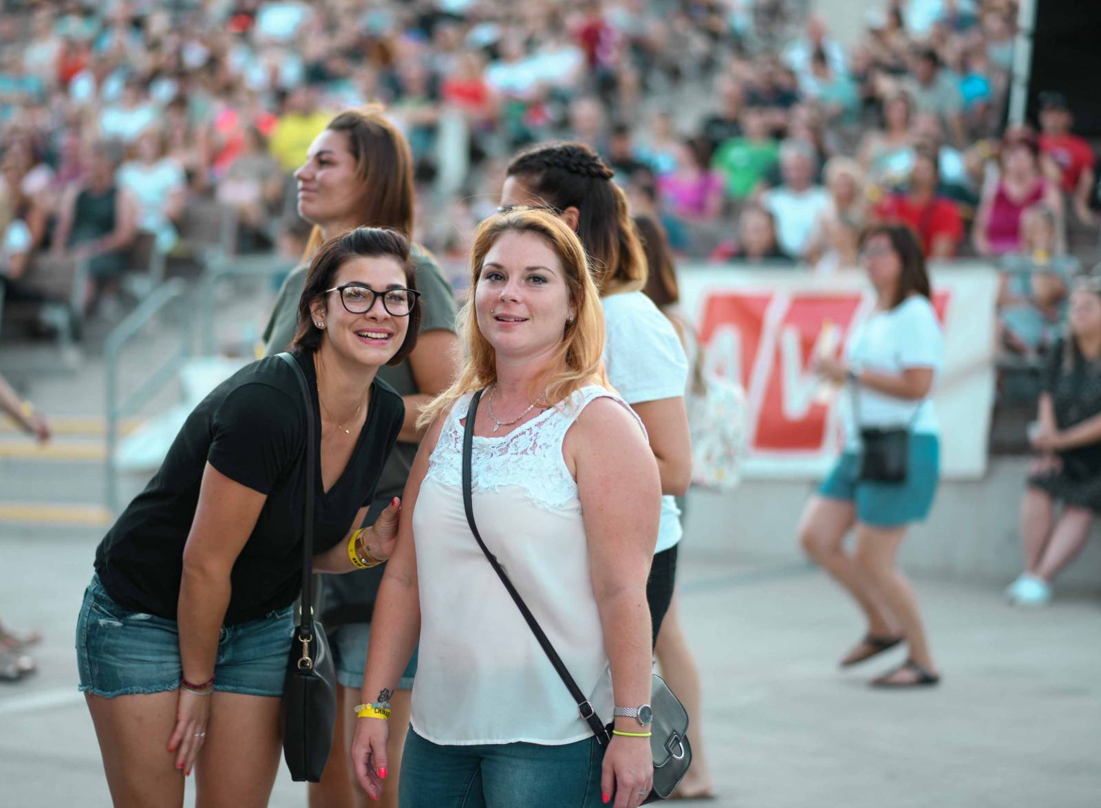 My máme rádi víno, hřmělo mikulovským amfiteátrem. Chinaski jedou napříč republikou
