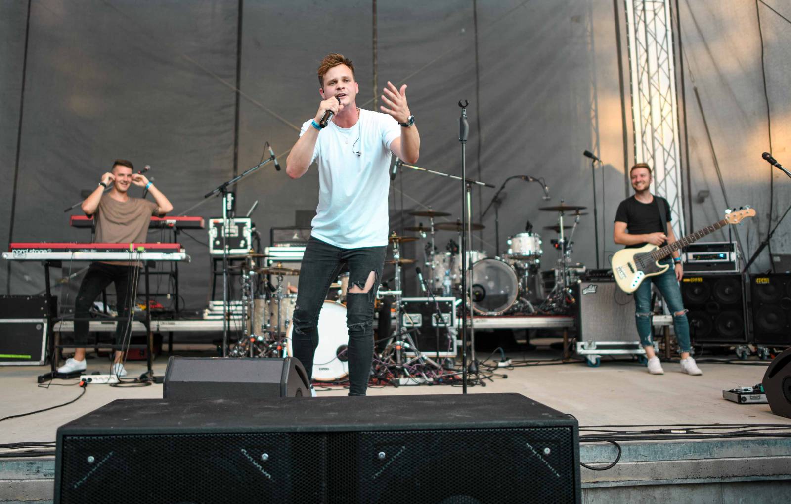 My máme rádi víno, hřmělo mikulovským amfiteátrem. Chinaski jedou napříč republikou