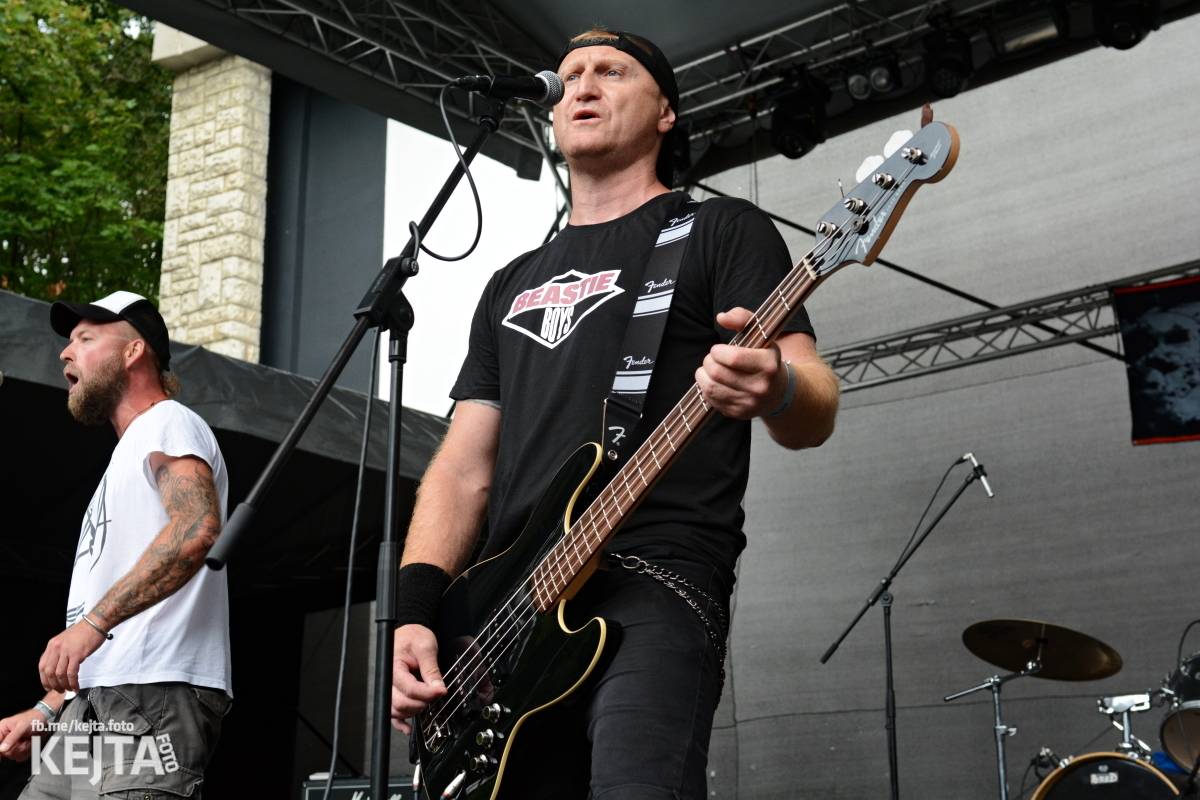 Běsnění na Valníku. Druhý den vystoupily kapely zakázanÝ ovoce, Totální nasazení nebo Znouzectnost