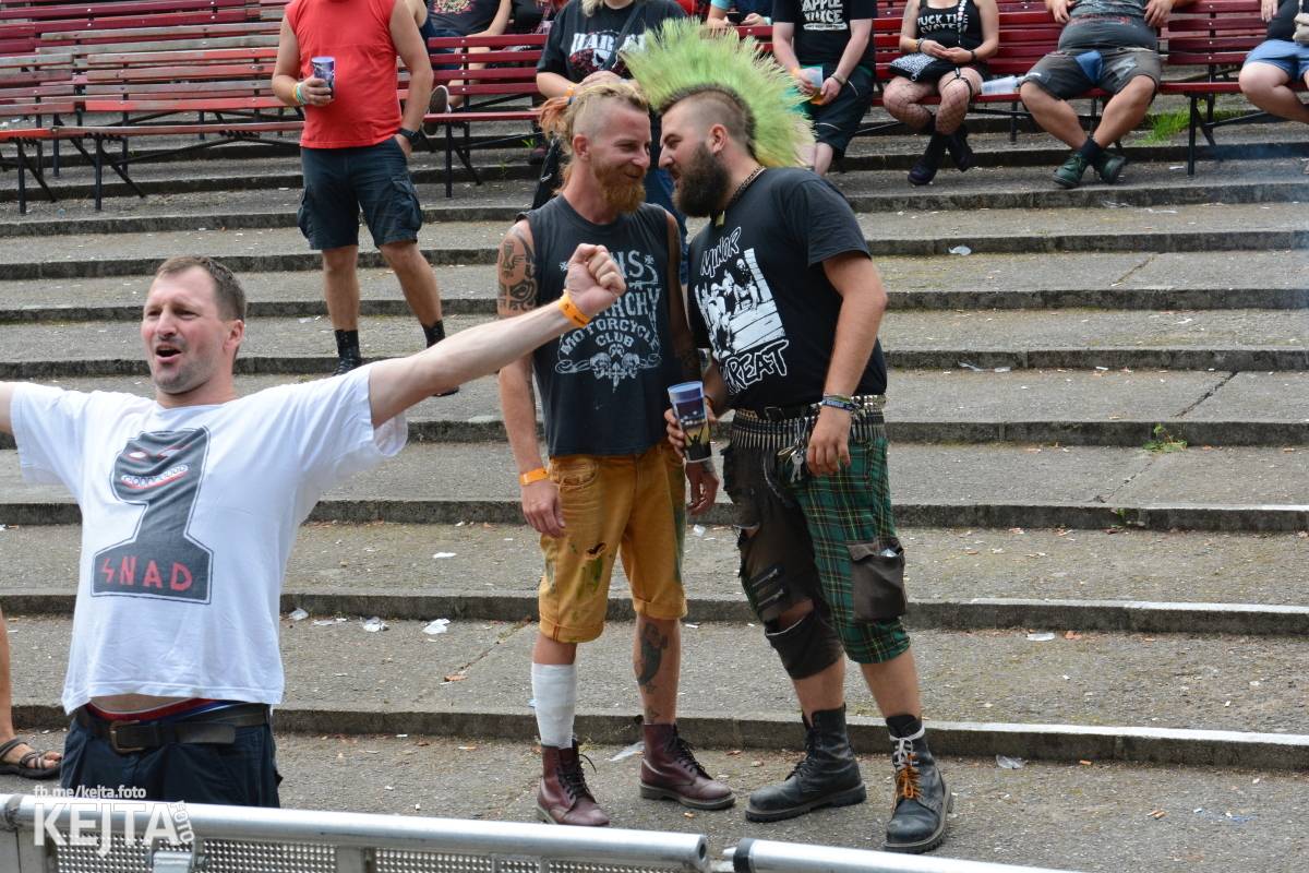 Běsnění na Valníku. Druhý den vystoupily kapely zakázanÝ ovoce, Totální nasazení nebo Znouzectnost