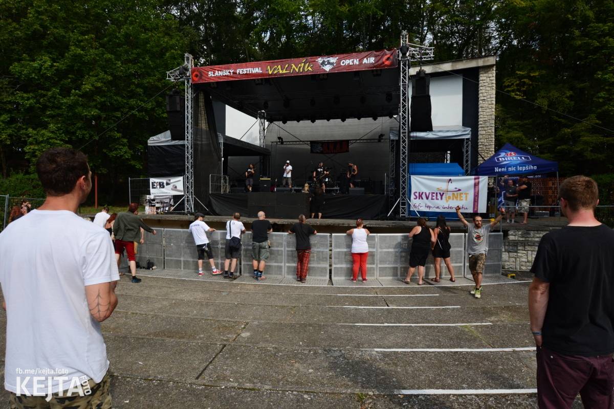 Běsnění na Valníku. Druhý den vystoupily kapely zakázanÝ ovoce, Totální nasazení nebo Znouzectnost