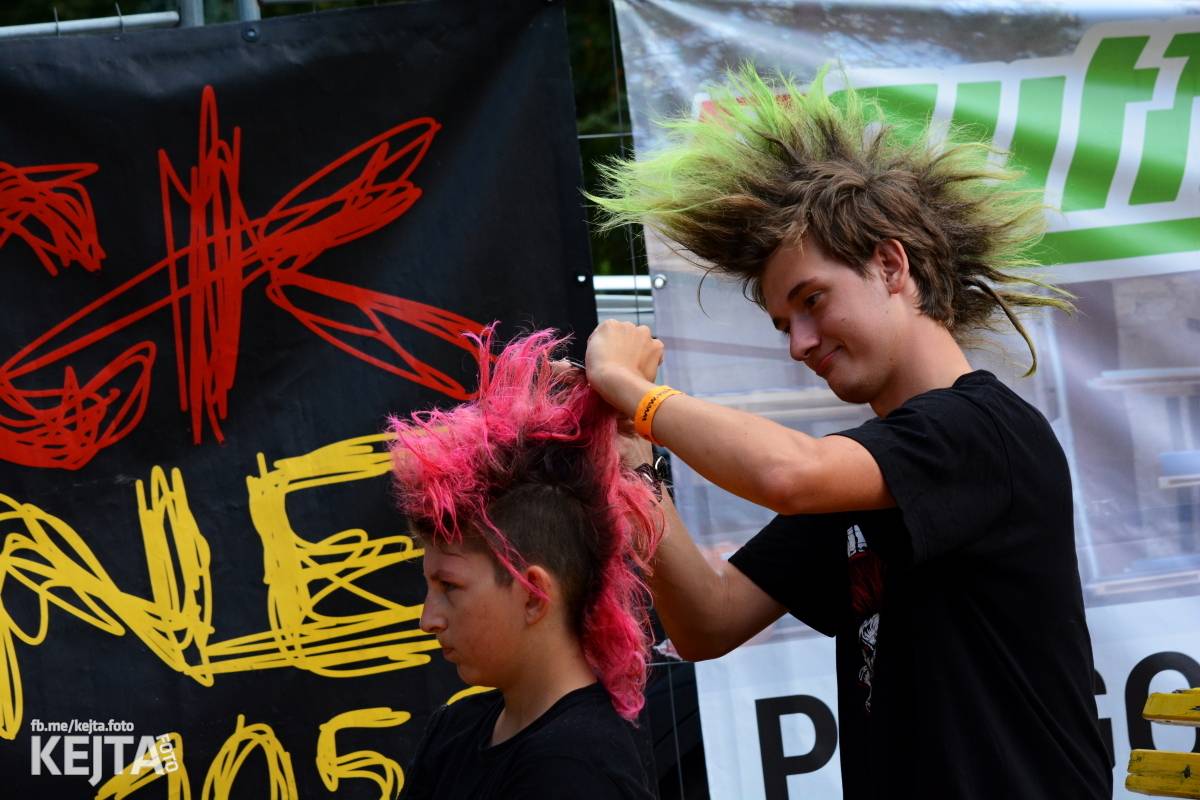 Běsnění na Valníku. Druhý den vystoupily kapely zakázanÝ ovoce, Totální nasazení nebo Znouzectnost