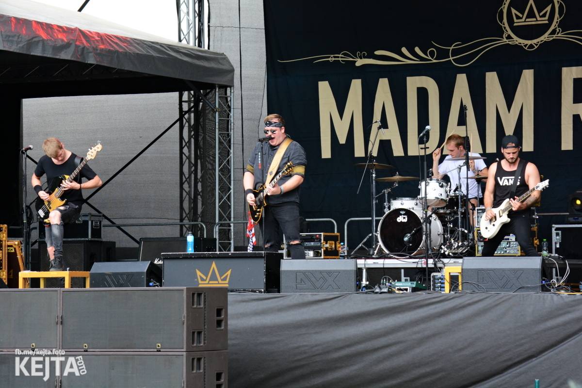 Běsnění na Valníku. Druhý den vystoupily kapely zakázanÝ ovoce, Totální nasazení nebo Znouzectnost