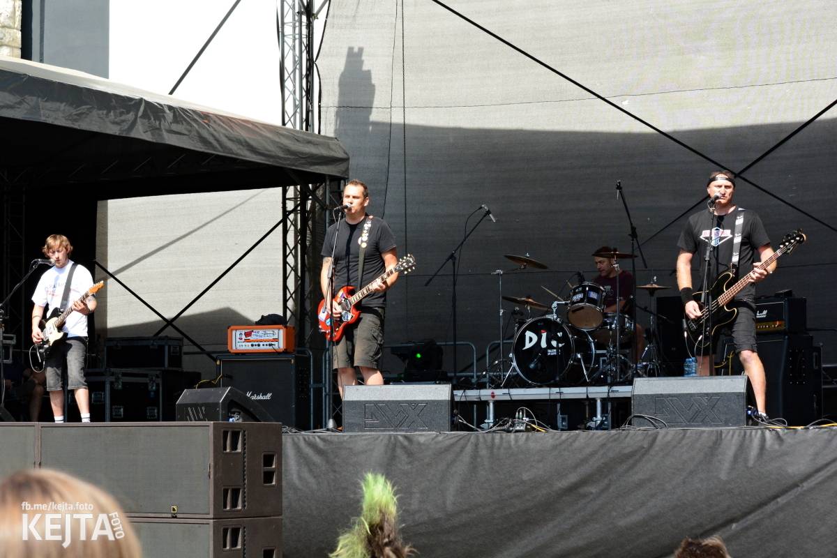 Běsnění na Valníku. Druhý den vystoupily kapely zakázanÝ ovoce, Totální nasazení nebo Znouzectnost