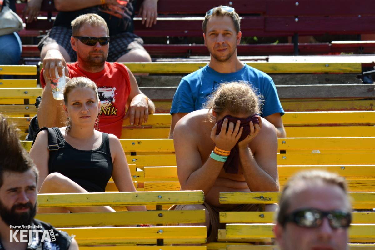 Běsnění na Valníku. Druhý den vystoupily kapely zakázanÝ ovoce, Totální nasazení nebo Znouzectnost