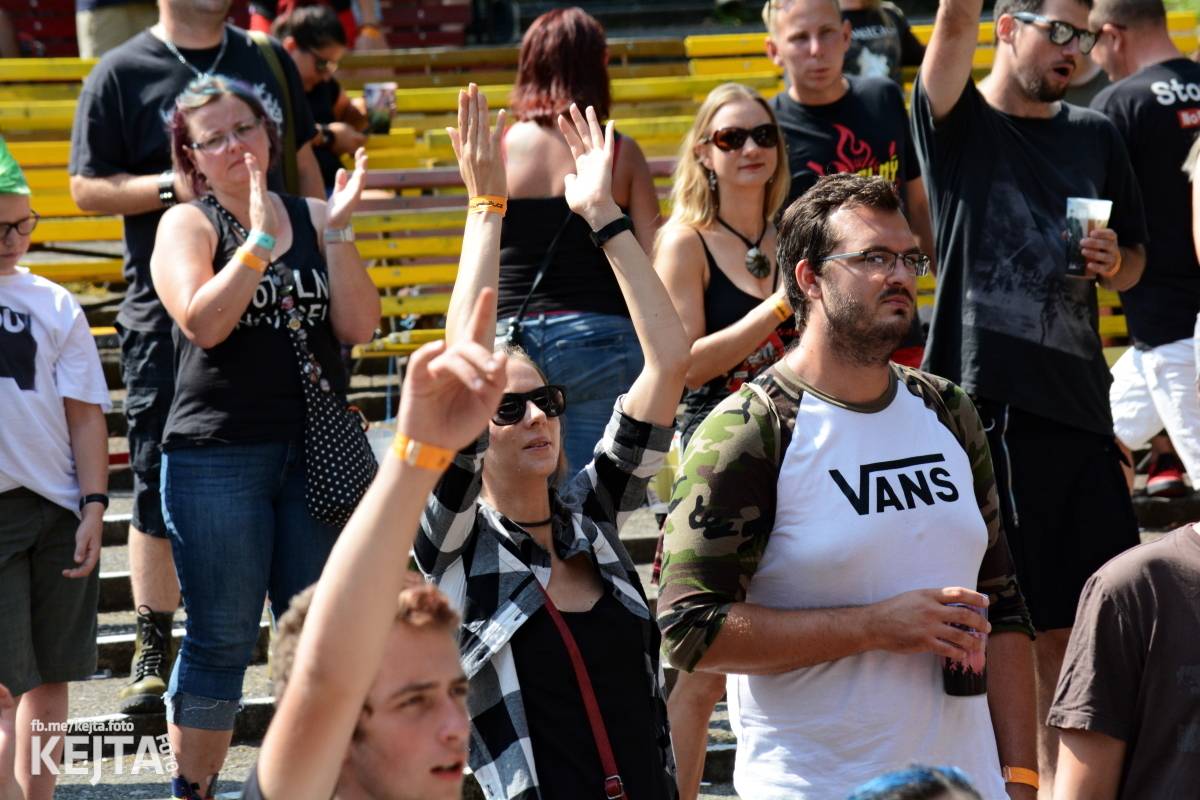 Běsnění na Valníku. Druhý den vystoupily kapely zakázanÝ ovoce, Totální nasazení nebo Znouzectnost