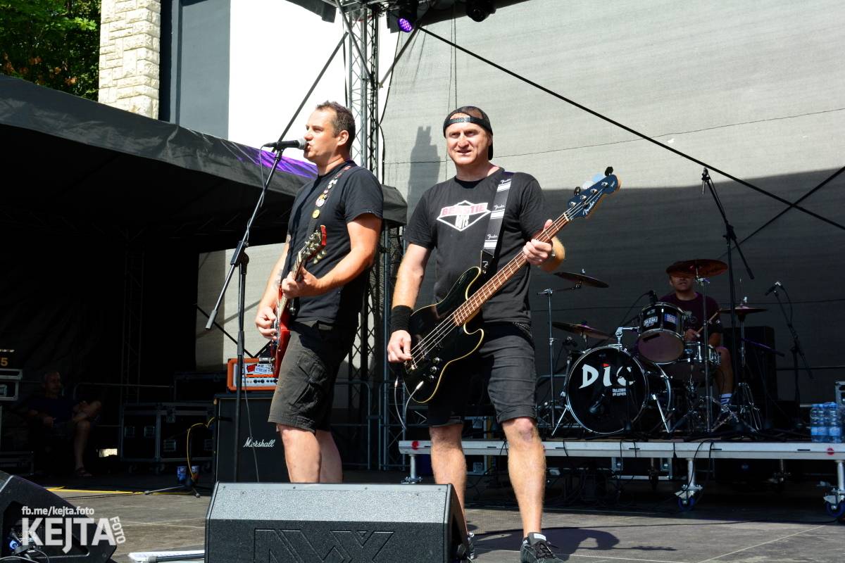 Běsnění na Valníku. Druhý den vystoupily kapely zakázanÝ ovoce, Totální nasazení nebo Znouzectnost