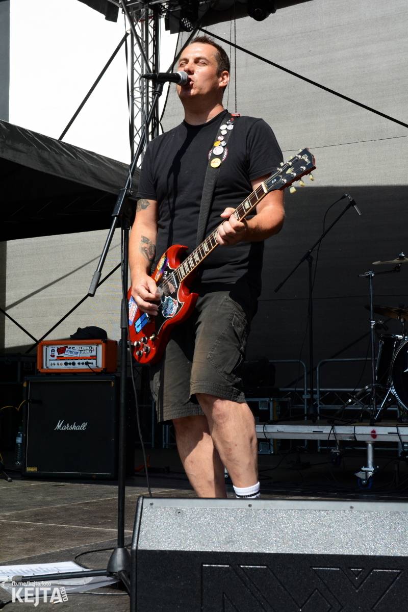 Běsnění na Valníku. Druhý den vystoupily kapely zakázanÝ ovoce, Totální nasazení nebo Znouzectnost