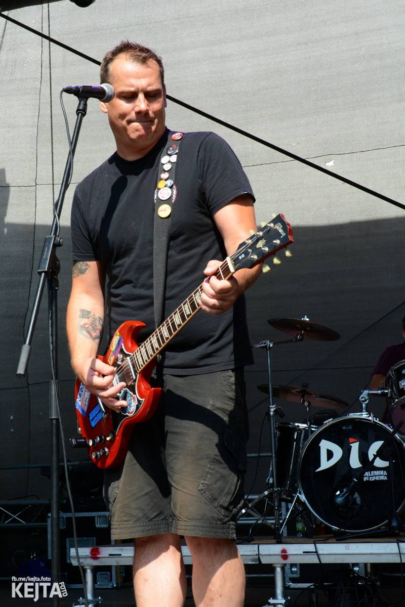 Běsnění na Valníku. Druhý den vystoupily kapely zakázanÝ ovoce, Totální nasazení nebo Znouzectnost