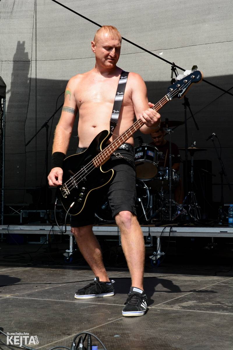 Běsnění na Valníku. Druhý den vystoupily kapely zakázanÝ ovoce, Totální nasazení nebo Znouzectnost