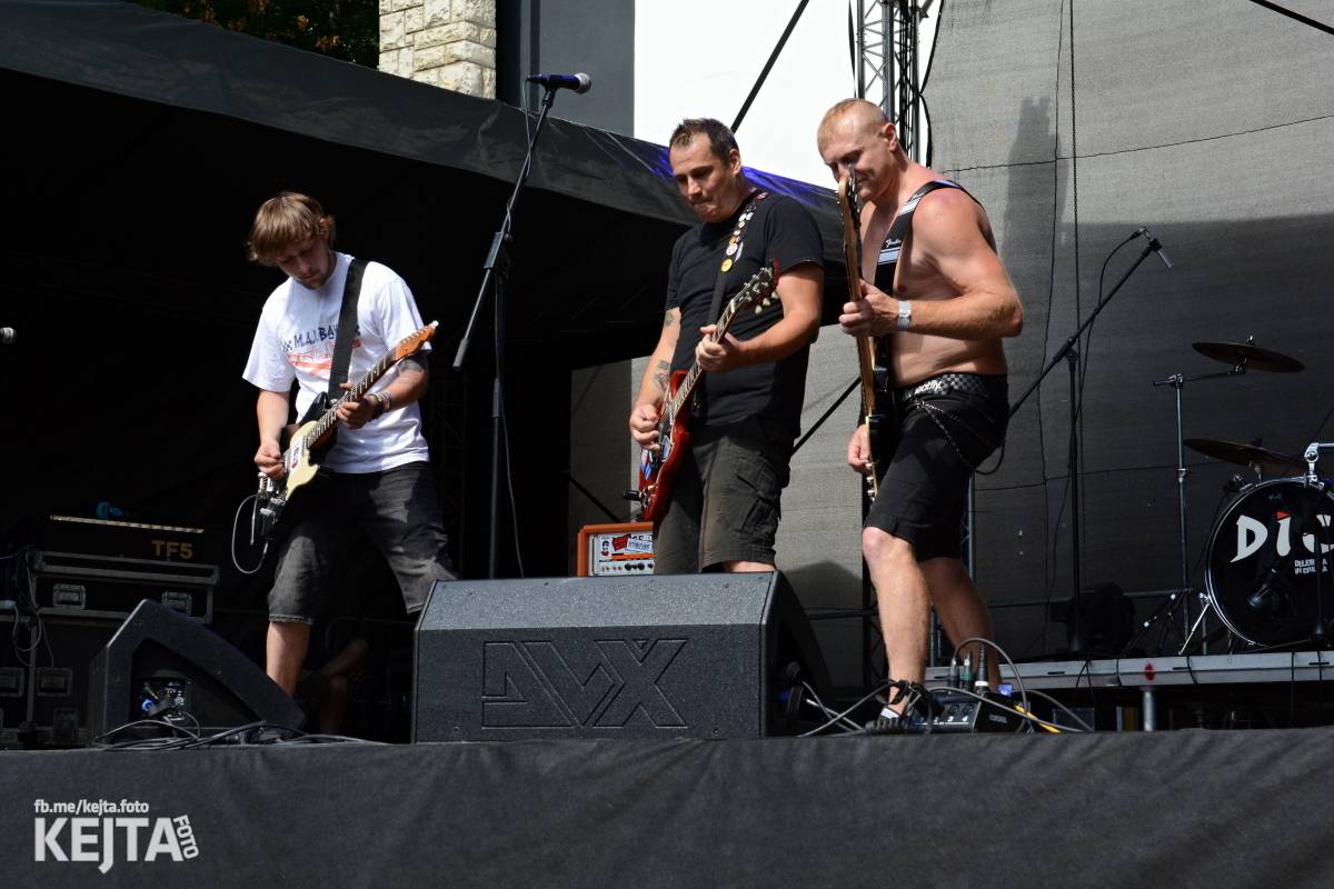 Běsnění na Valníku. Druhý den vystoupily kapely zakázanÝ ovoce, Totální nasazení nebo Znouzectnost