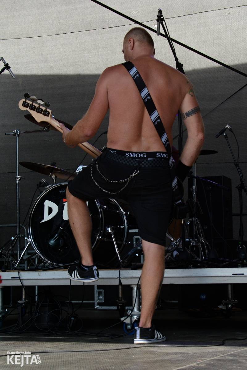 Běsnění na Valníku. Druhý den vystoupily kapely zakázanÝ ovoce, Totální nasazení nebo Znouzectnost