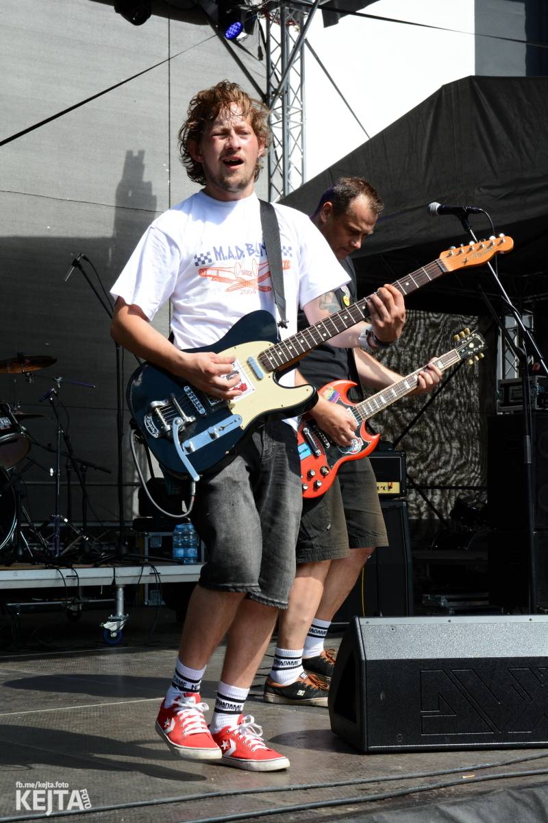 Běsnění na Valníku. Druhý den vystoupily kapely zakázanÝ ovoce, Totální nasazení nebo Znouzectnost