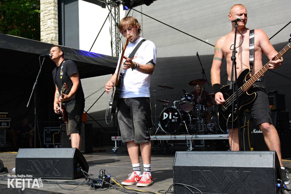 Běsnění na Valníku. Druhý den vystoupily kapely zakázanÝ ovoce, Totální nasazení nebo Znouzectnost