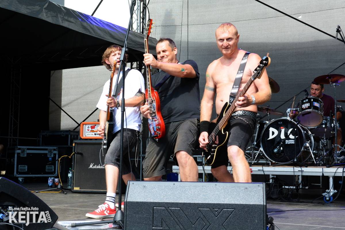 Běsnění na Valníku. Druhý den vystoupily kapely zakázanÝ ovoce, Totální nasazení nebo Znouzectnost