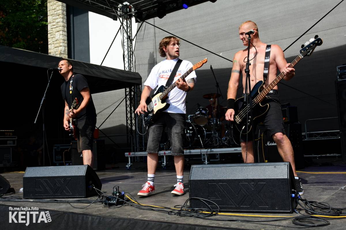 Běsnění na Valníku. Druhý den vystoupily kapely zakázanÝ ovoce, Totální nasazení nebo Znouzectnost