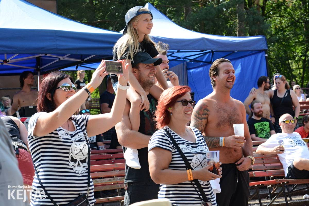 Běsnění na Valníku. Druhý den vystoupily kapely zakázanÝ ovoce, Totální nasazení nebo Znouzectnost